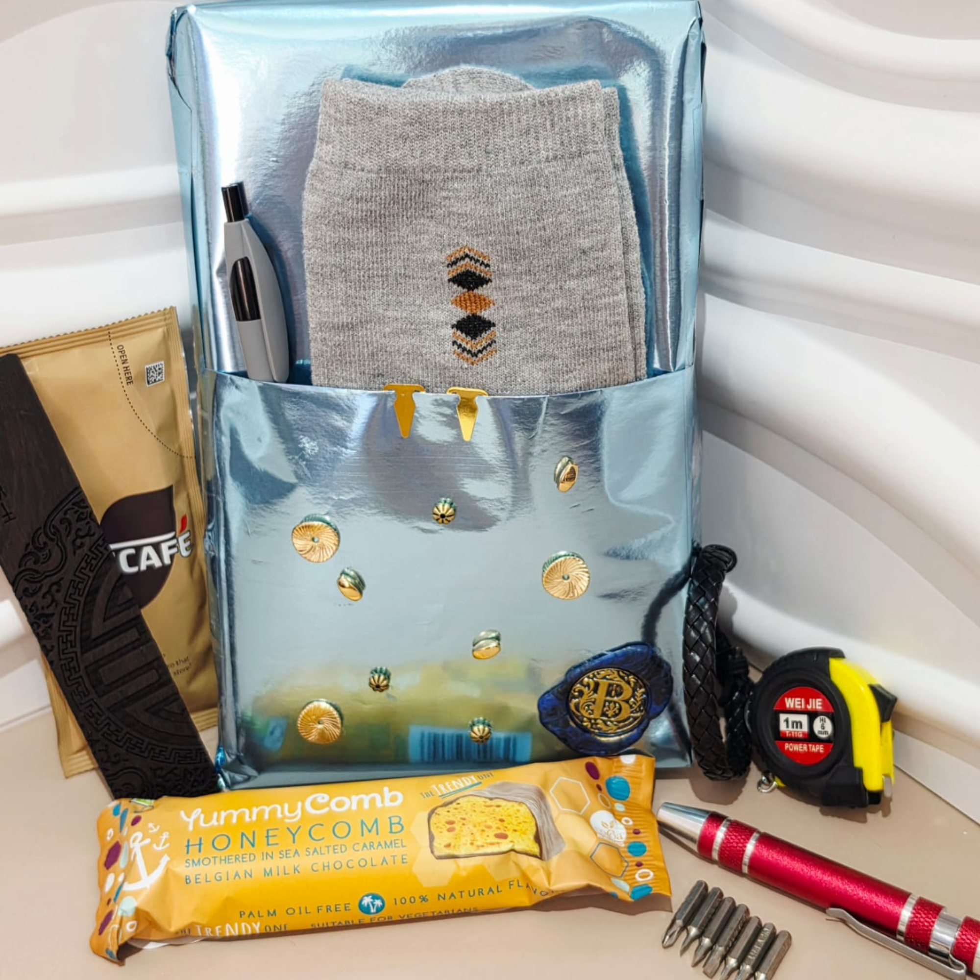 Men's deluxe bookish gift box